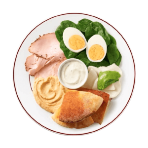 Ամբողջ օրվա միջերկրածովյան ուտեստ ձվով, հնդկահավով և հումուսով